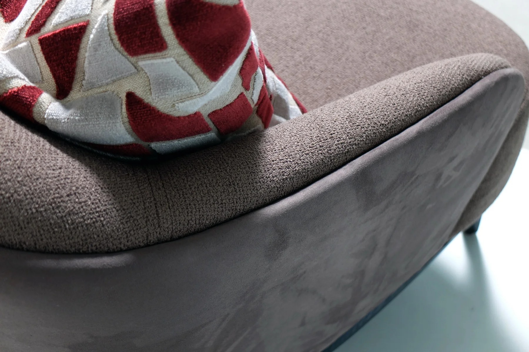 play-198_214brine-401first-class-501065_resize-optimized Диван Play