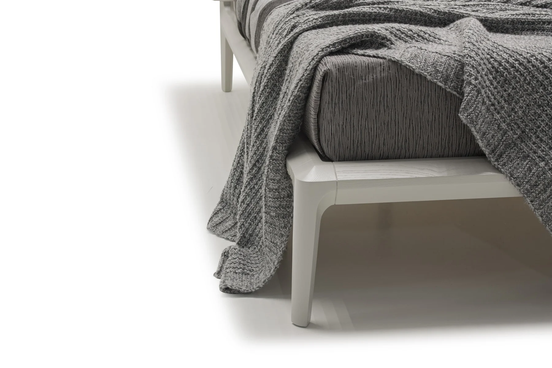 mara_ak-01.28.160_yasen631velvet-plus-024_resize-optimized Кровать Mara