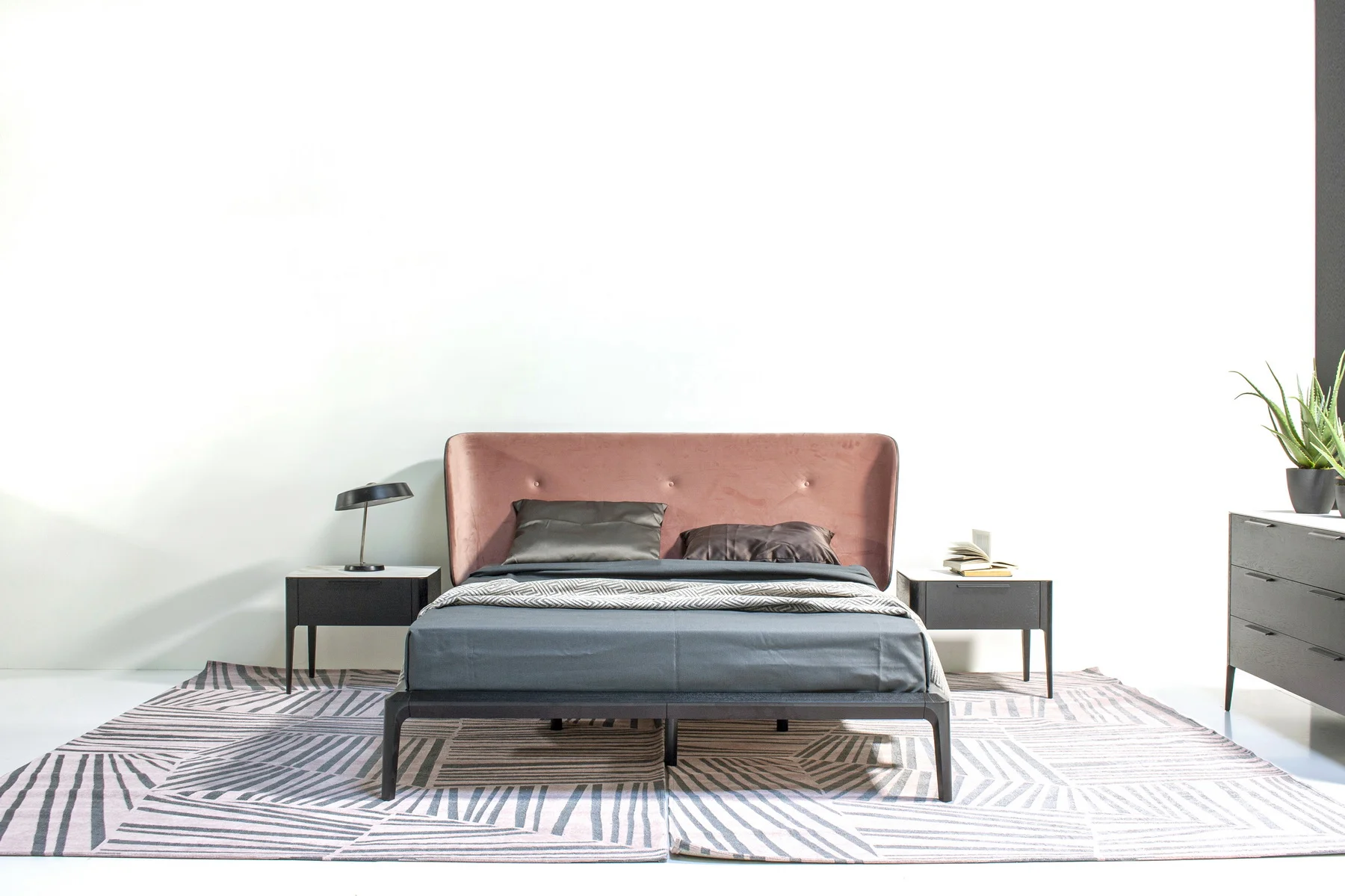 mara_krovat-160_214velvet-plus-09first-class-501061_resize-optimized Кровать Mara