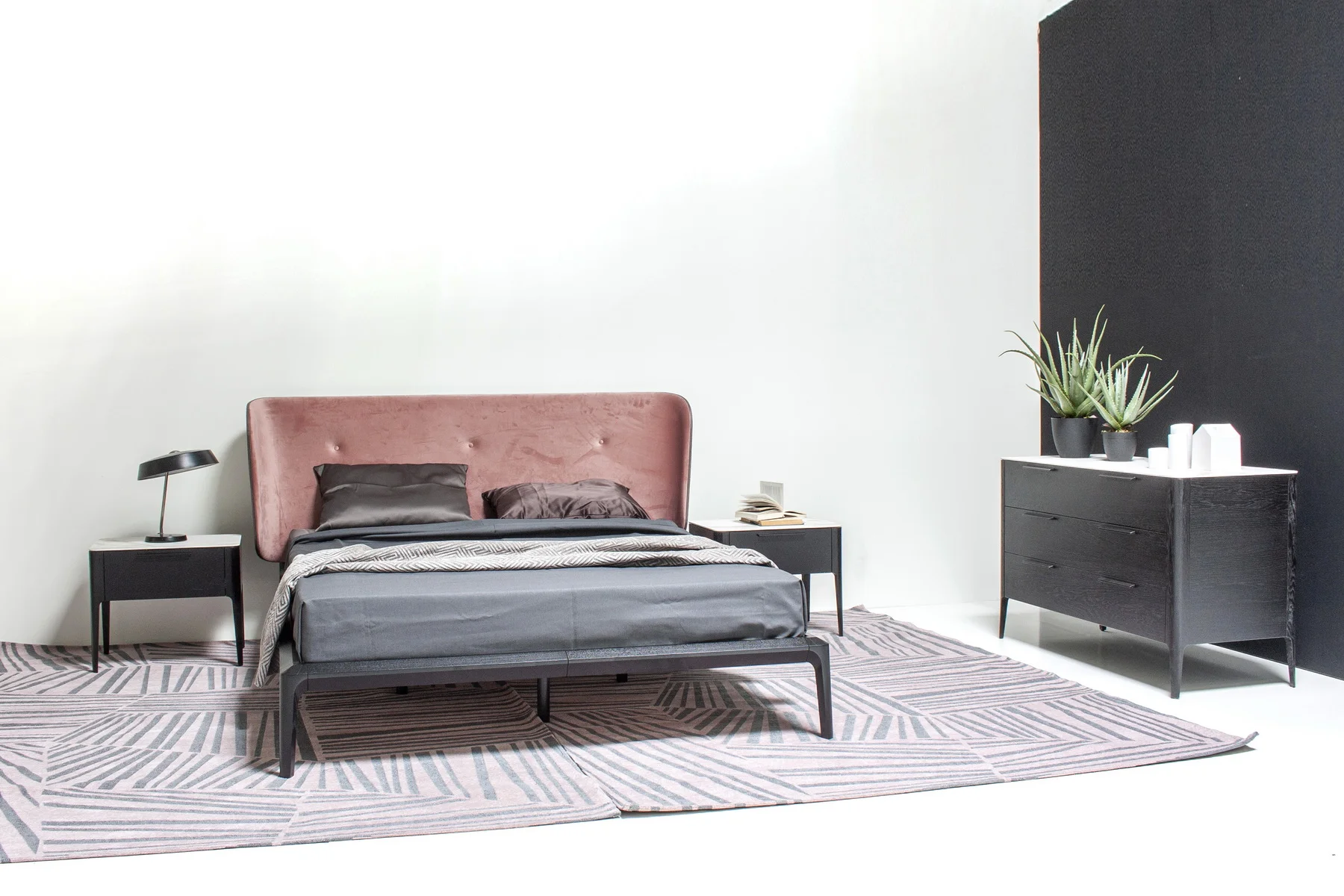 mara_krovat-160_214velvet-plus-09first-class-501062_resize-optimized Кровать Mara