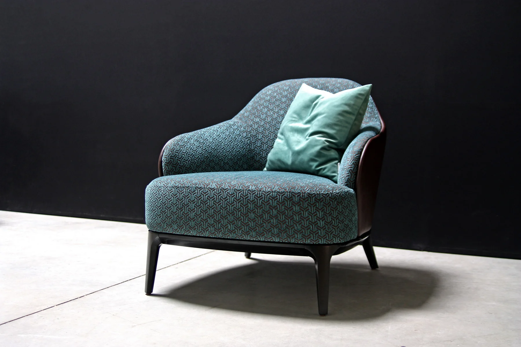 play_aa2-295.3_214vernon-119705-5nergis-3181_resize-optimized Кресло Play