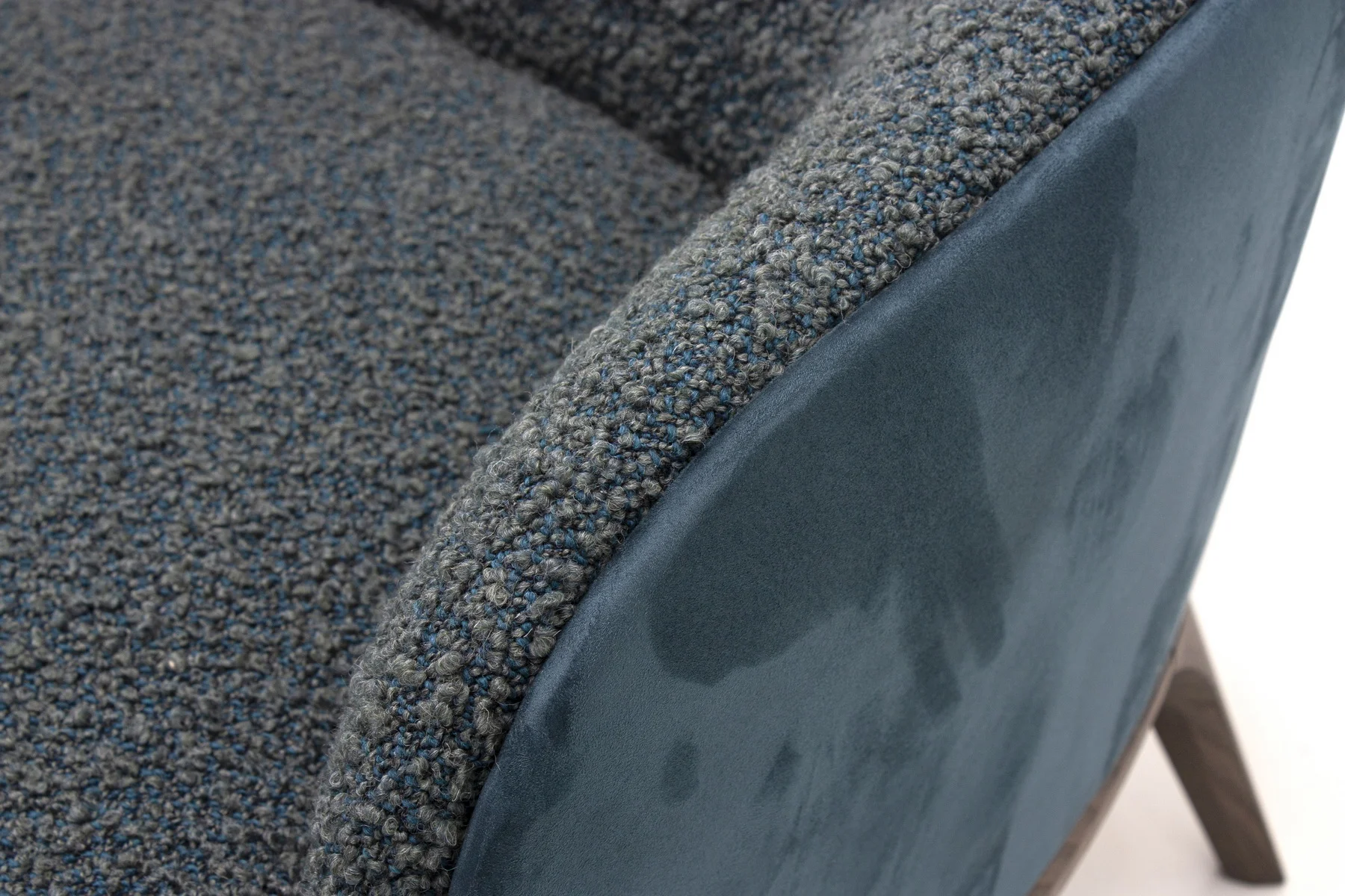 play_aa2-295.4_205moyale-01041club-242_resize-optimized Кресло Play